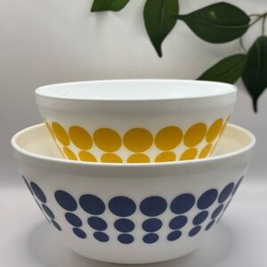 Vintage Charm Pyrex Glass Mixing Bowls Blue & Yellow Dot Pattern – Set of 2